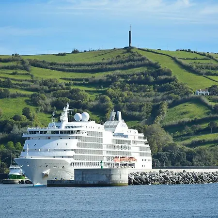 Internacional Azores Boutique Hostel *