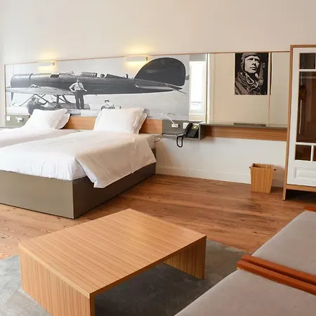 Internacional Azores Boutique אכסניה *